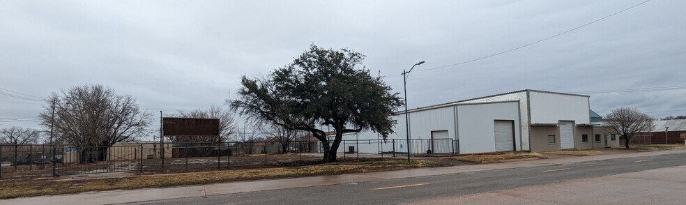 More Photos Of 219 Indiana Ave, Wichita Falls Warehouse For Lease