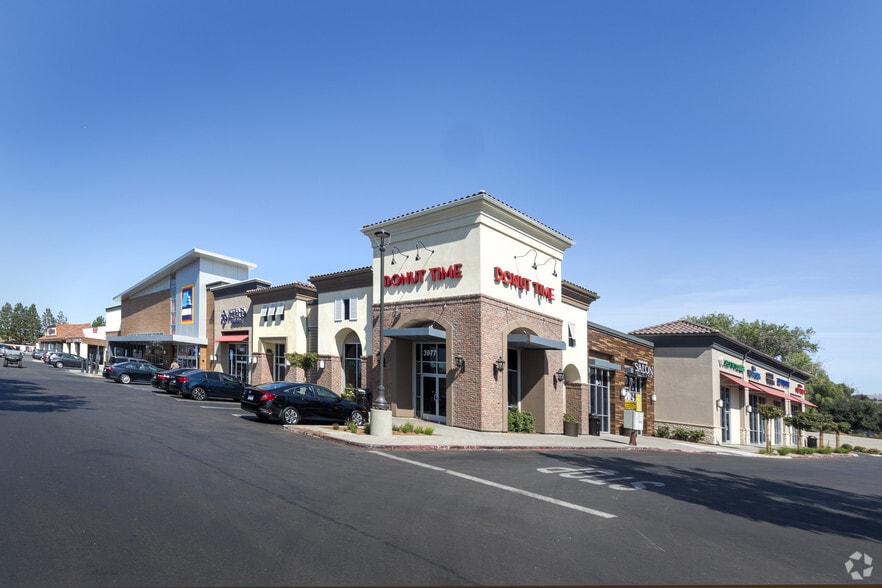 More Photos Of 3885-3977 Cochran St, Simi Valley Unknown For Lease
