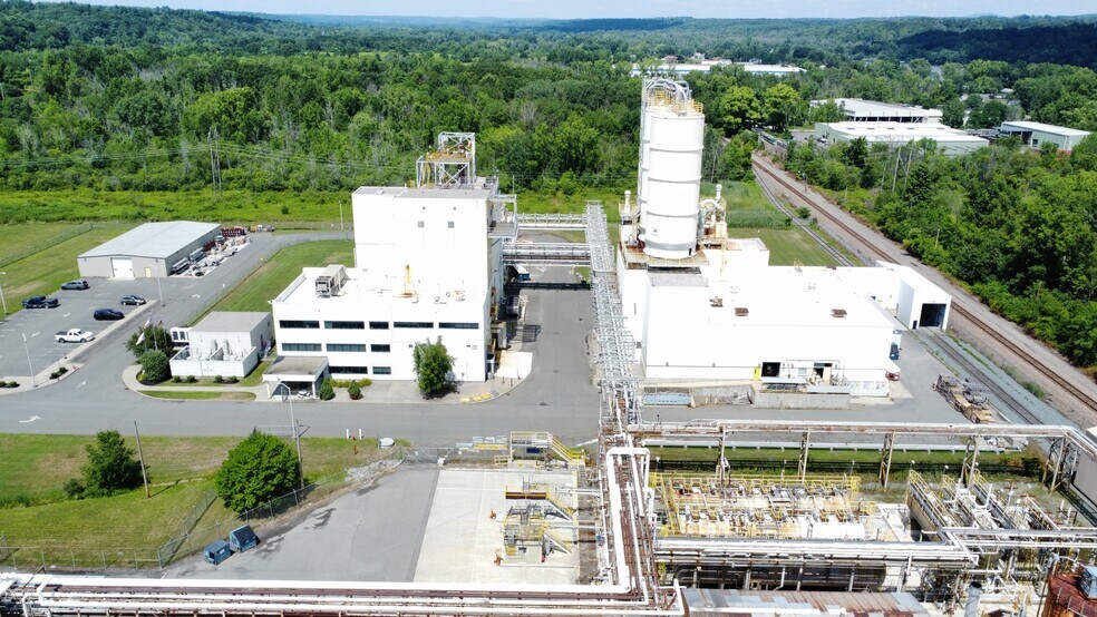 More Photos Of 7 Schoolhouse Ln, Waterford Manufacturing For Sale