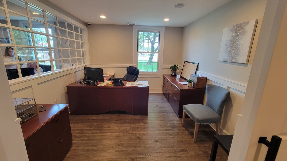 More Photos Of 39475 Ann Arbor Rd E, Plymouth Bank For Lease