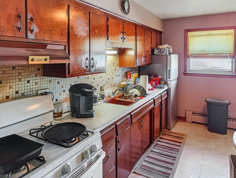More Photos Of 9250 S Kedzie Ave, Evergreen Park Multifamily For Sale