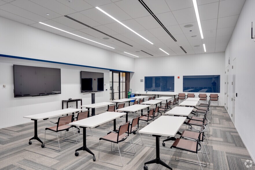 More Photos Of 200 W Adams St, Chicago Office For Lease