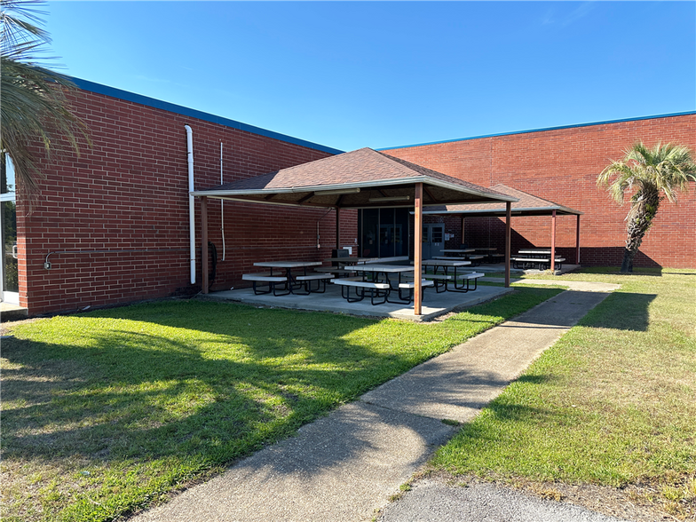 More Photos Of 1000 Bicycle Way, Manning Distribution For Lease