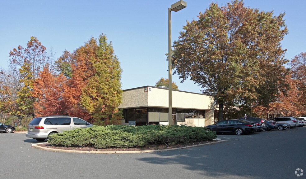 More Photos Of 8 Quakerbridge Plz, Hamilton Office For Sale