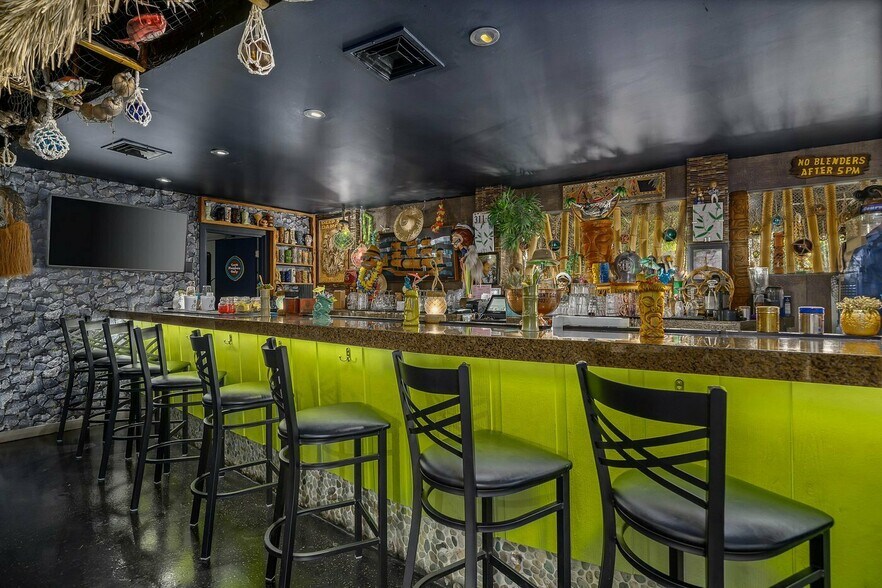 More Photos Of 411 E Palm Canyon Dr, Palm Springs Hotel For Sale