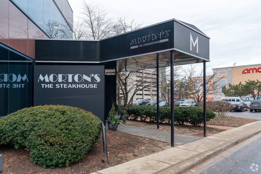 More Photos Of 9525 W Bryn Mawr Ave, Rosemont Office For Lease