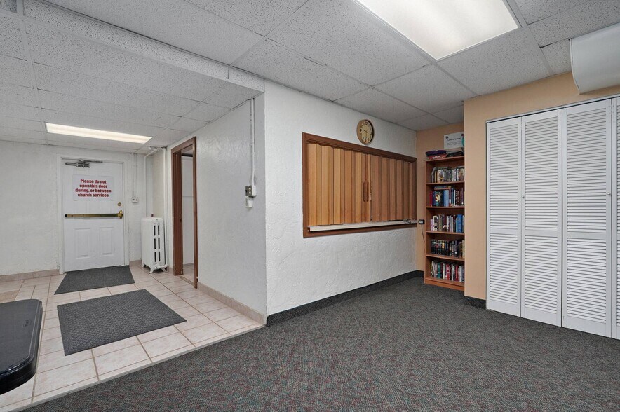 More Photos Of 2440 E Seminole St, Springfield Specialty For Sale