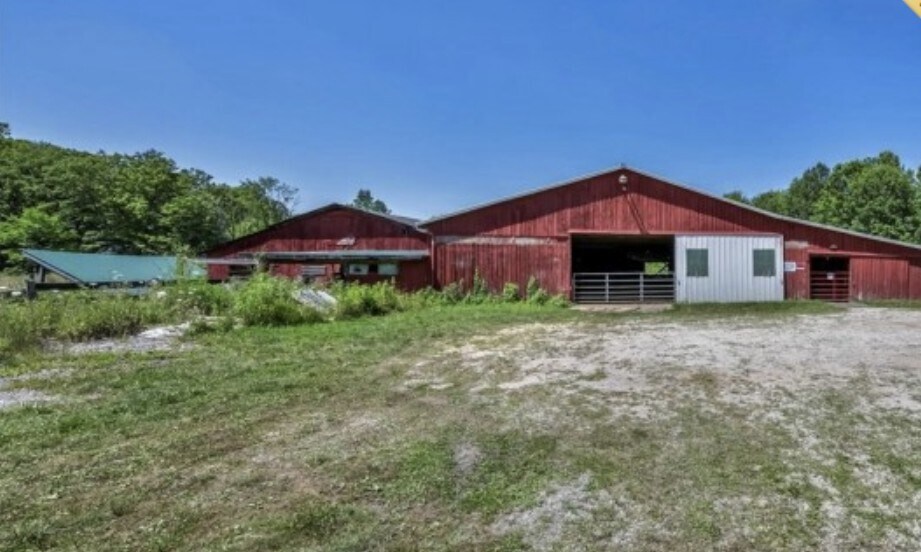 More Photos Of 17500 East River Rd, Columbia Station Horse Stables For Sale