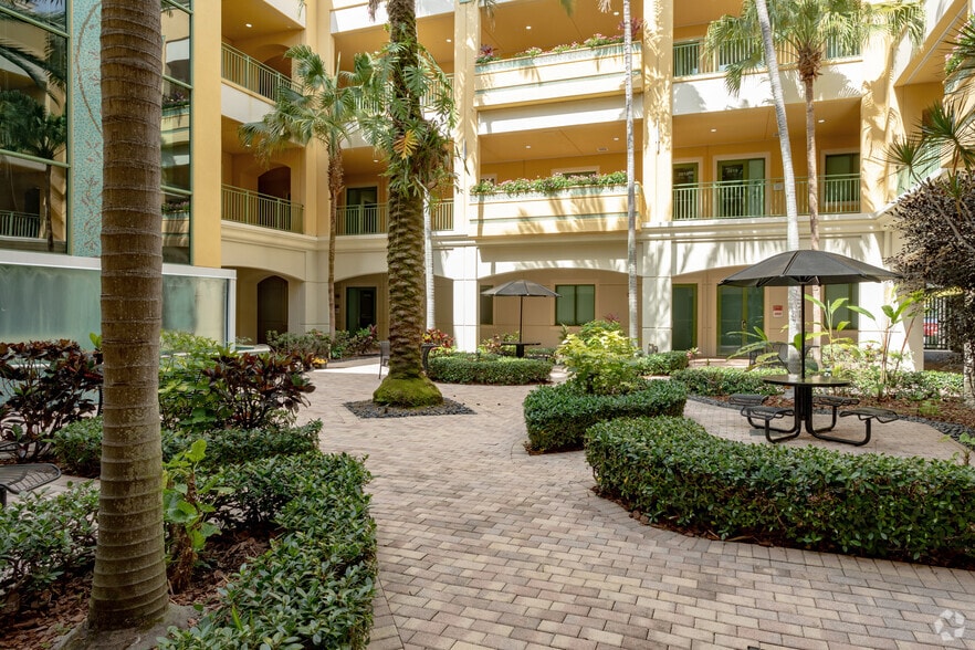 More Photos Of 950 Peninsula Corporate Cir, Boca Raton Office For Lease