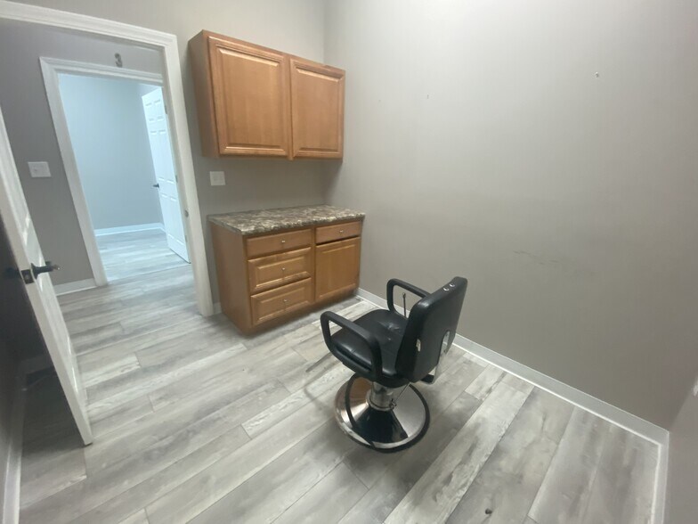 More Photos Of 2760 Aurora Ave, Naperville Storefront Retail Office For Lease