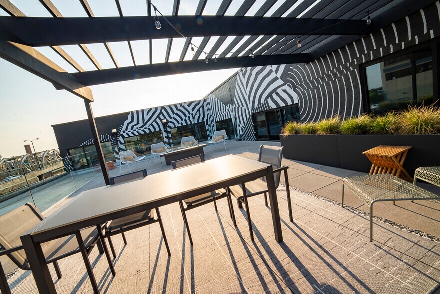 More Photos Of 1200 N Branch St, Chicago Office For Lease