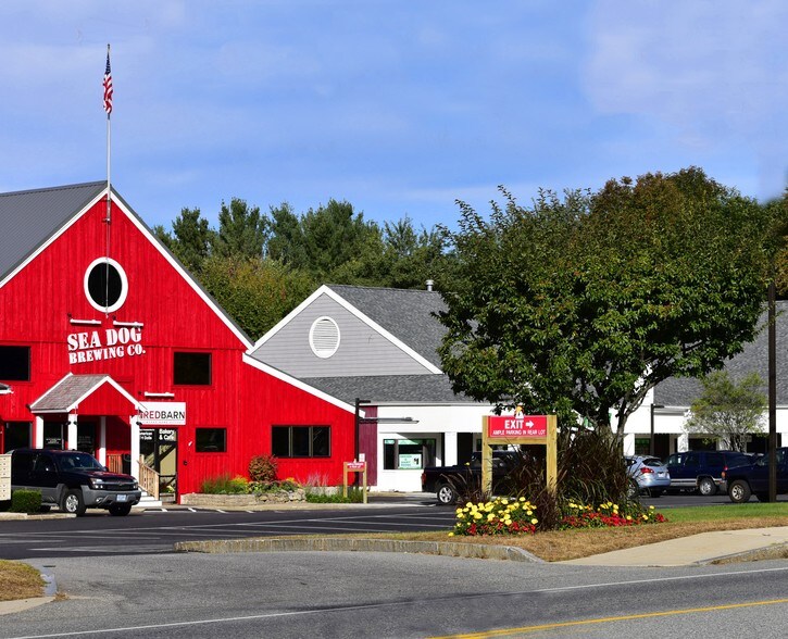 More Photos Of 1976 White Mountain Hwy, North Conway Storefront Retail Office For Lease