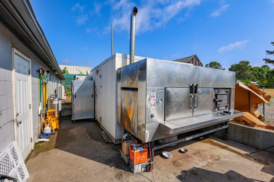 More Photos Of 15649 US-68, Benton Restaurant For Sale