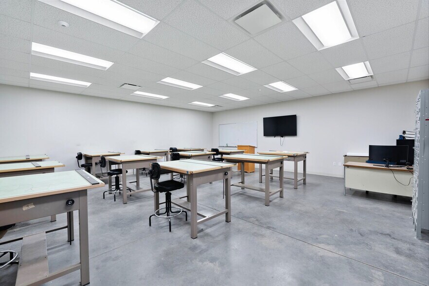 More Photos Of 6735 Whitten Pl, Memphis Service For Sale