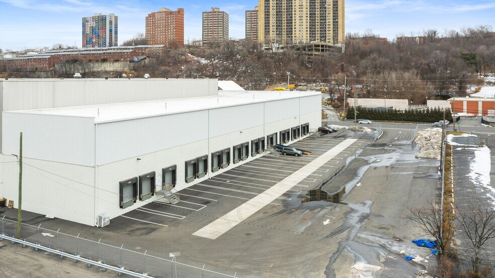 More Photos Of 6001 Tonnelle Ave, North Bergen Warehouse For Lease