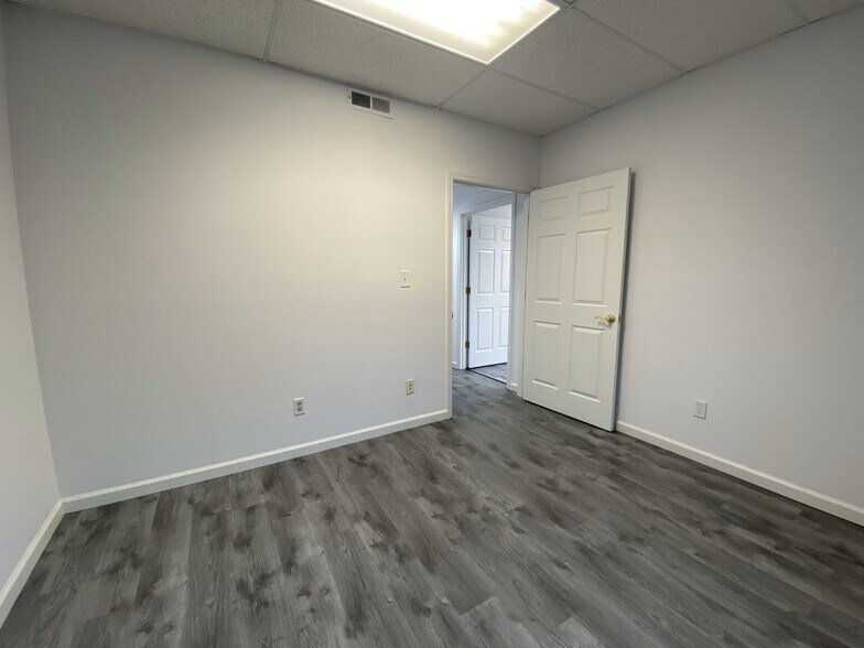 More Photos Of 4171-4193 Crescent Dr, Saint Louis Medical For Sale