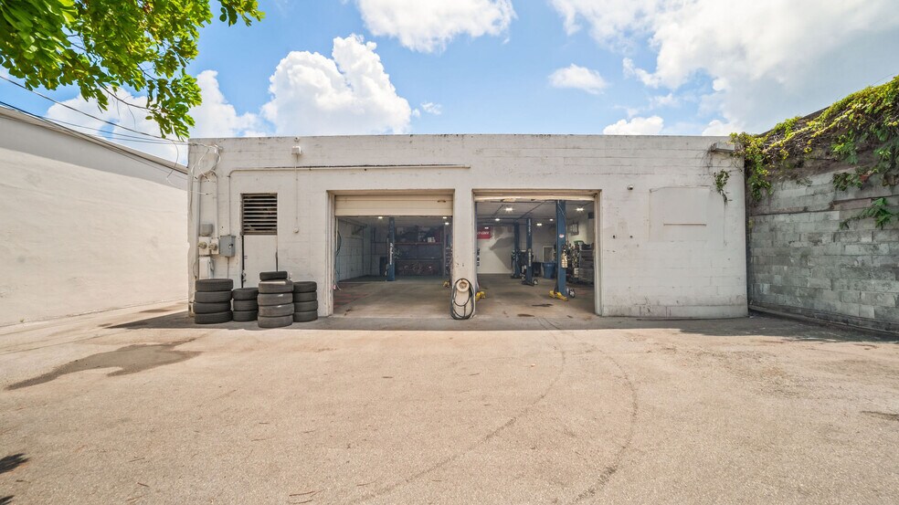 More Photos Of 303 NW 1st Ave, Boca Raton Warehouse For Sale