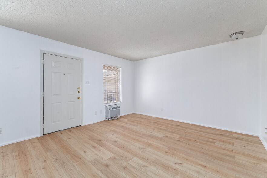 More Photos Of 12 E 29th St, San Angelo Apartments For Sale