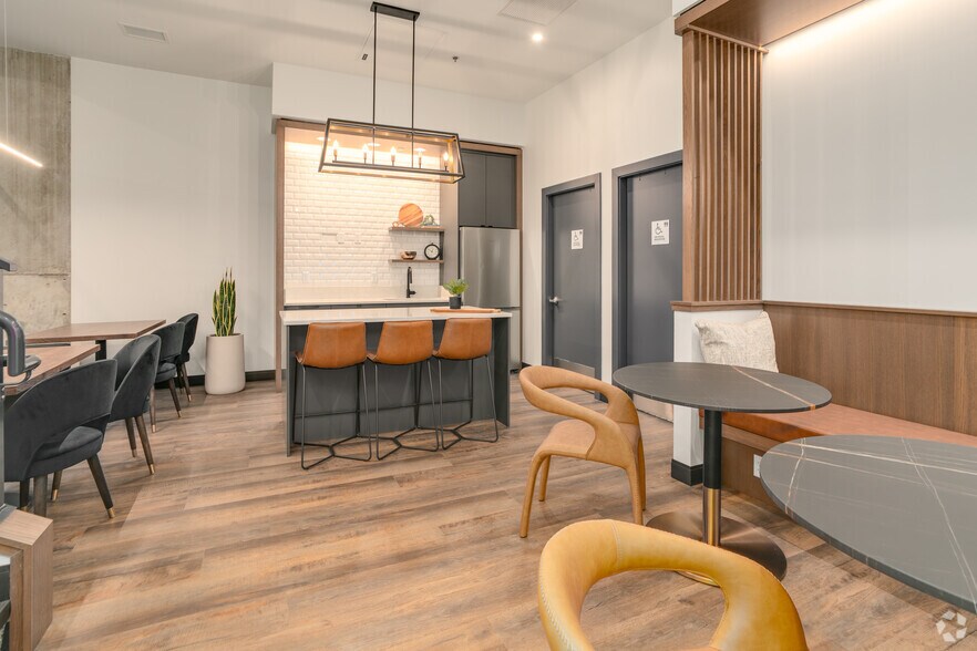 More Photos Of 825 Fort St, Victoria Apartments For Lease