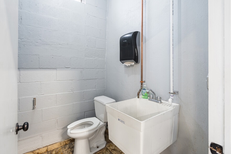 More Photos Of 353 Railroad Ave, Hackensack Warehouse For Lease