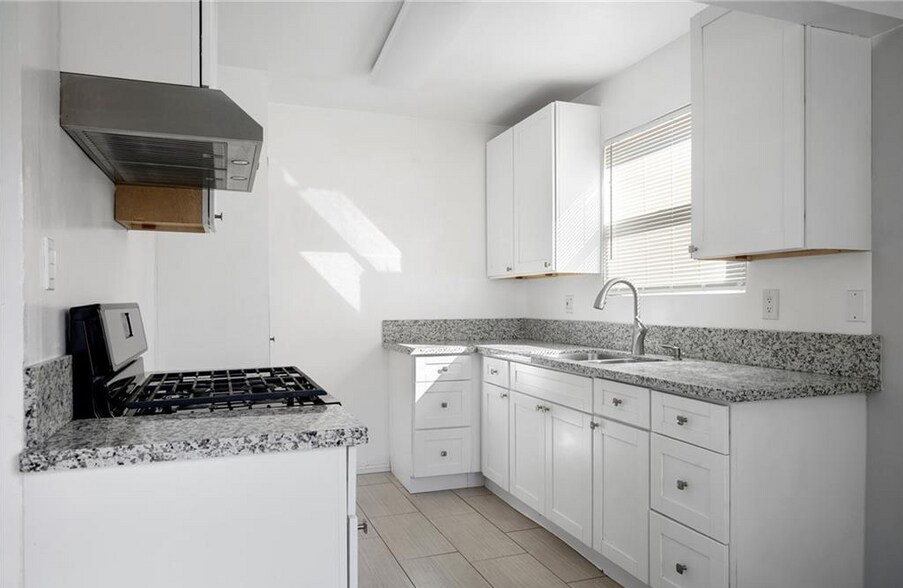 More Photos Of 198 W Elmwood Ave, Burbank Apartments For Sale
