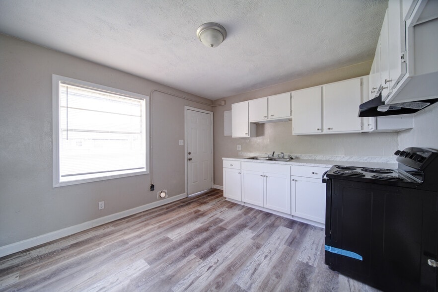 More Photos Of 915 E 2nd St, Winston-Salem Apartments For Sale