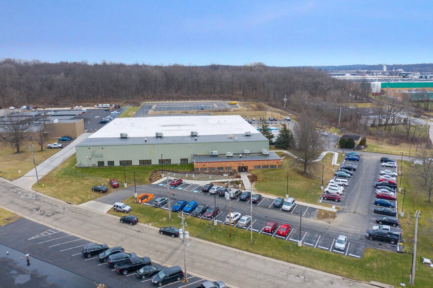More Photos Of 2823 Gilchrist Rd, Akron Warehouse For Lease