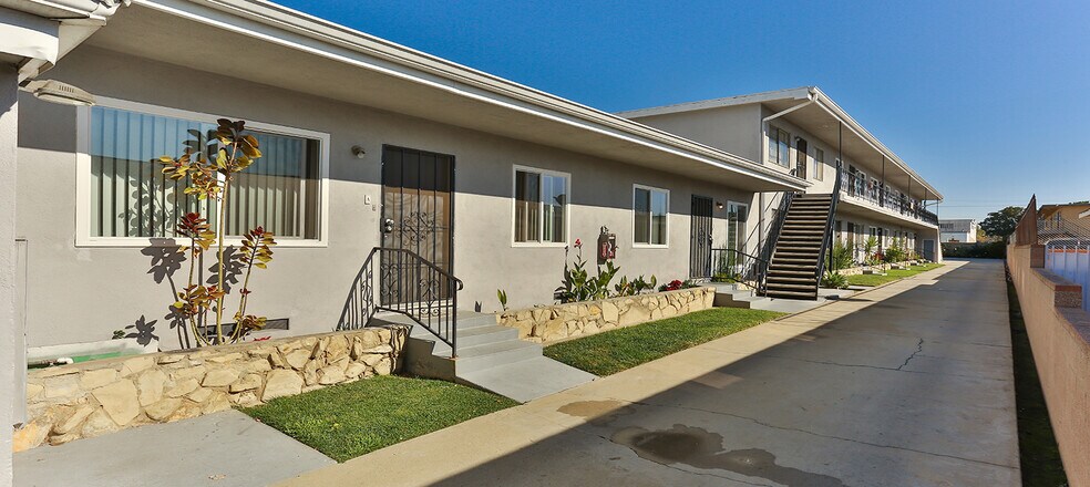 More Photos Of 14412 S Berendo Ave, Gardena Apartments For Sale