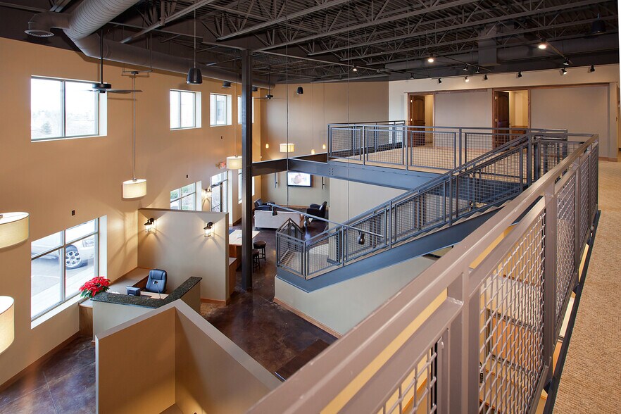 More Photos Of 434 Hale Ave N, Oakdale Office For Lease