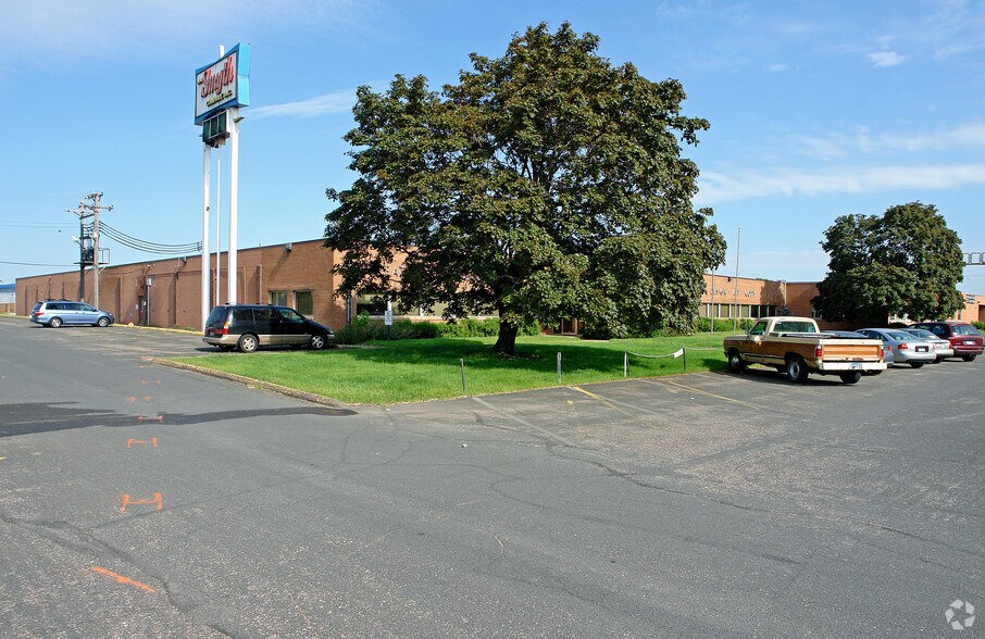More Photos Of 1085-1091 N Snelling Ave, Saint Paul Manufacturing For Lease