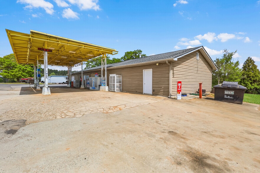 More Photos Of 2550 Parks Mill Rd, Buckhead Morgan Service Station For Sale