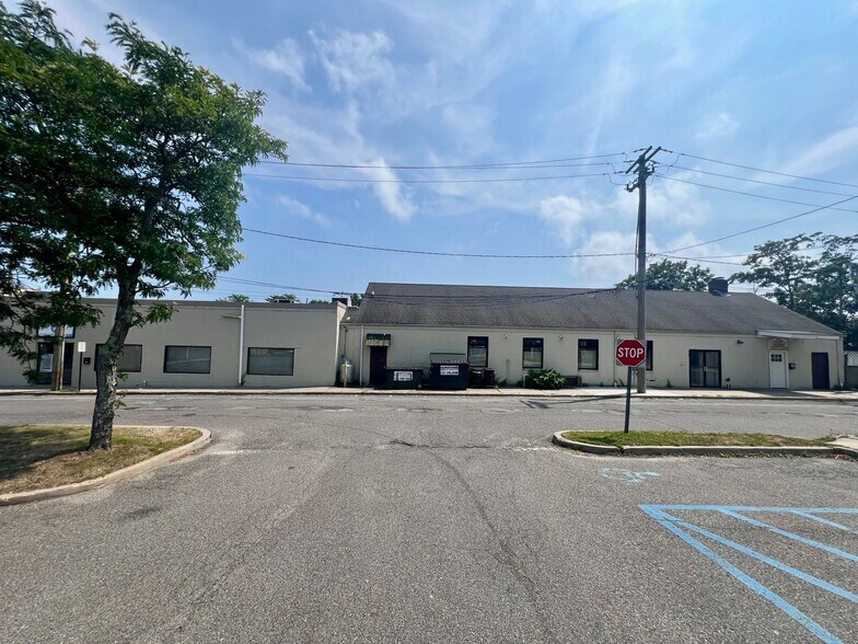 More Photos Of 110 Front St, Greenport Freestanding For Lease