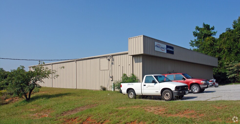 More Photos Of 221 Beverly Rd, Greenville Warehouse For Lease