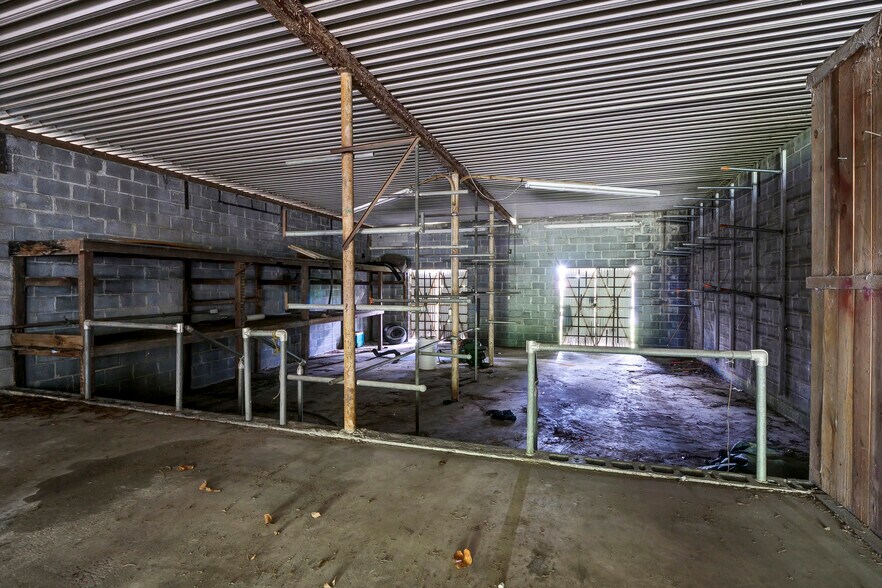 More Photos Of 610 Front St, Wilmington Warehouse For Lease