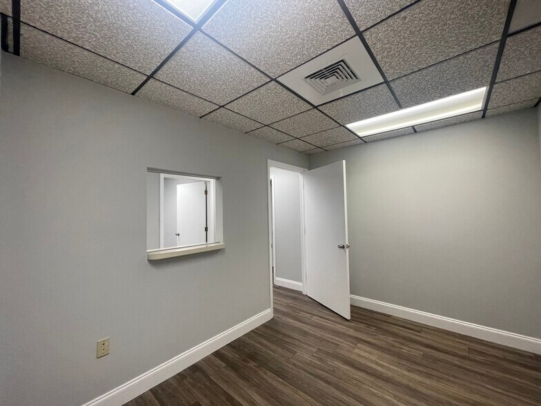 More Photos Of 2131 Hollywood Blvd, Hollywood Office Residential For Lease