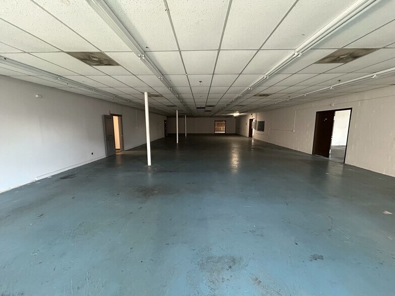 More Photos Of 1388-1390 Jerusalem Ave, North Merrick Warehouse For Lease