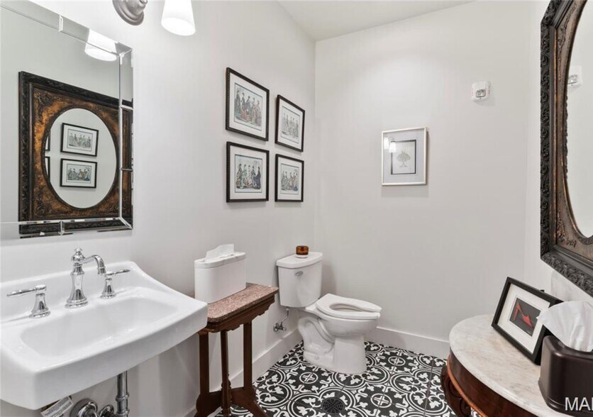 More Photos Of 876 W State St, Jacksonville Hospitality For Sale