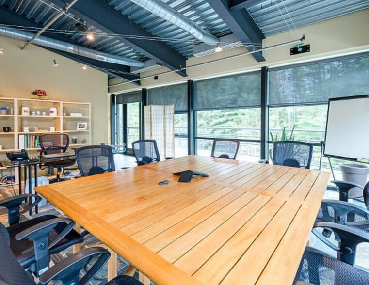 More Photos Of 25820 Highway 2, Sandpoint Flex For Lease