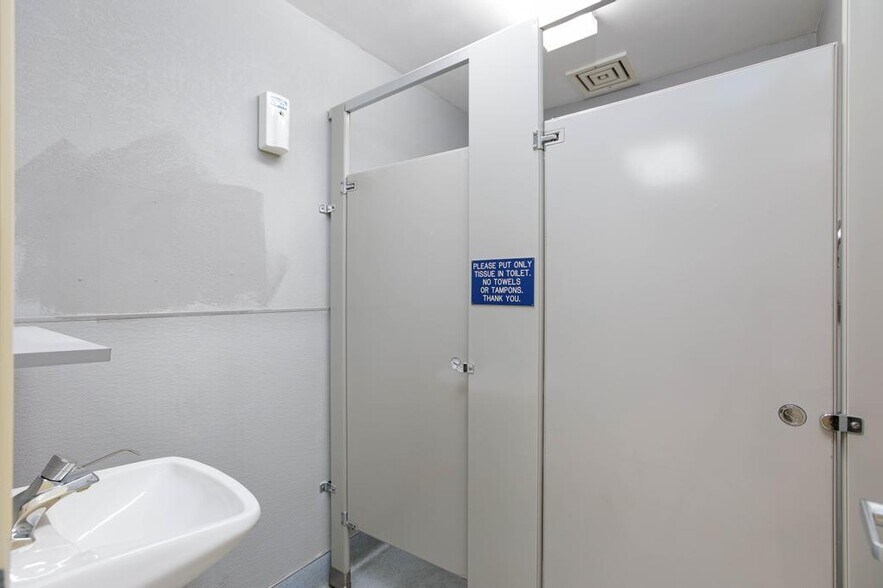 More Photos Of 872 E Sahara Ave, Las Vegas Medical For Lease