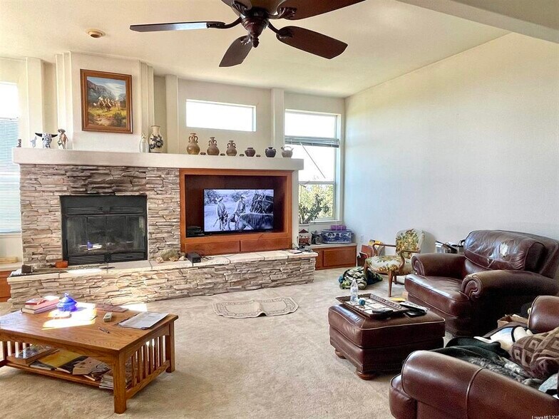 More Photos Of 718 Juniper Ridge Rd, Termo Specialty For Sale