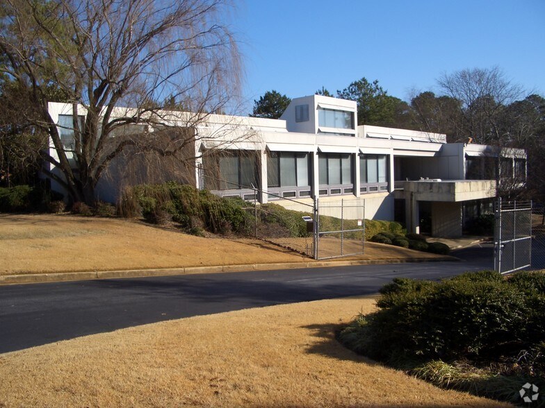 More Photos Of 3516 Covington Hwy, Decatur Office For Sale