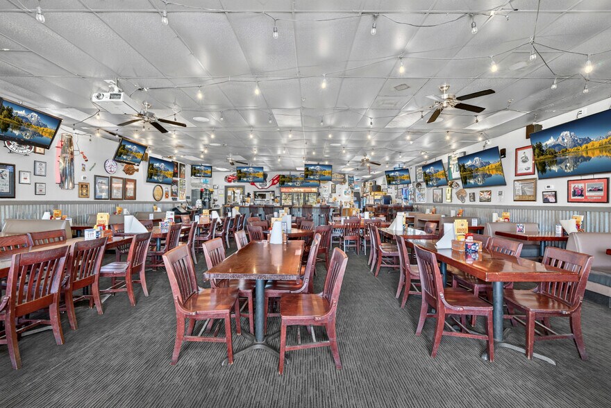 More Photos Of 14286 Beach Blvd, Jacksonville Beach General Retail For Sale