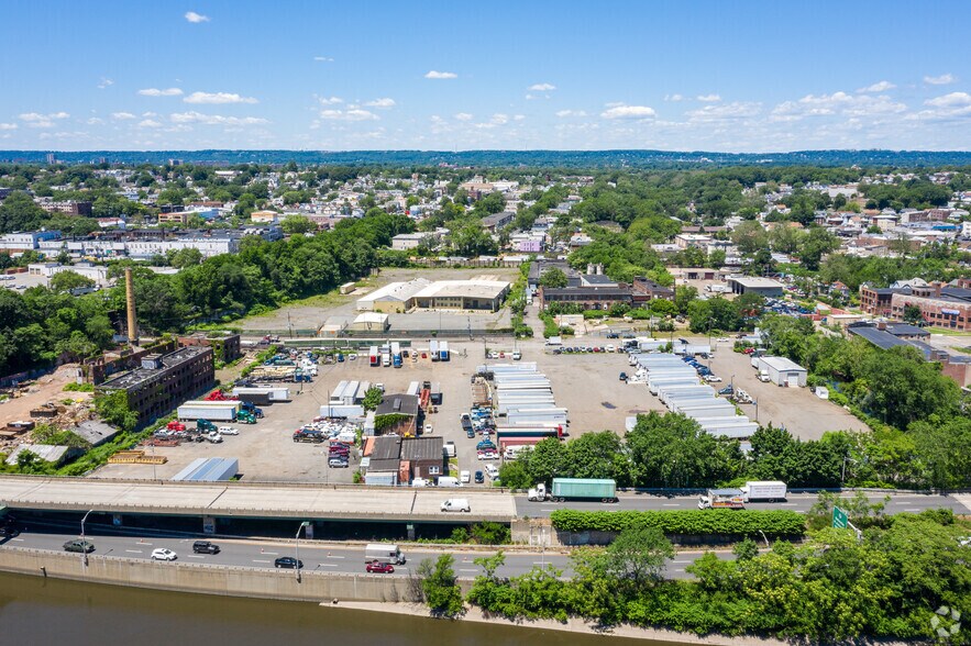 More Photos Of 2120 McCarter Hwy, Newark Land For Lease