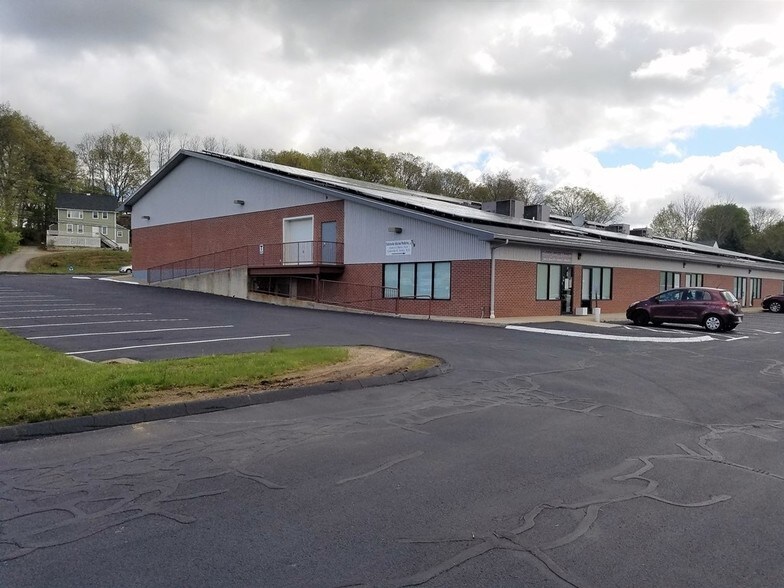 More Photos Of 199 Old Hartford Rd, Colchester Storefront Retail Office For Lease