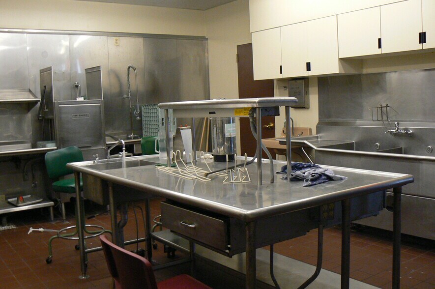 More Photos Of 700 & 734 S Waverly Rd, Holland Office For Sale