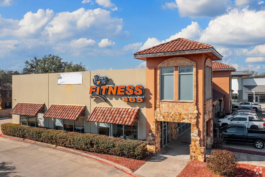 More Photos Of 9703 Bandera Rd, San Antonio Health Club For Lease