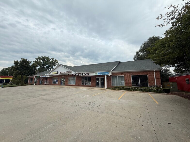 More Photos Of 1450 W Main St, Saint Charles Unknown For Lease