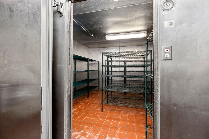 More Photos Of 250 Conicville Rd, Mount Jackson Hotel For Lease