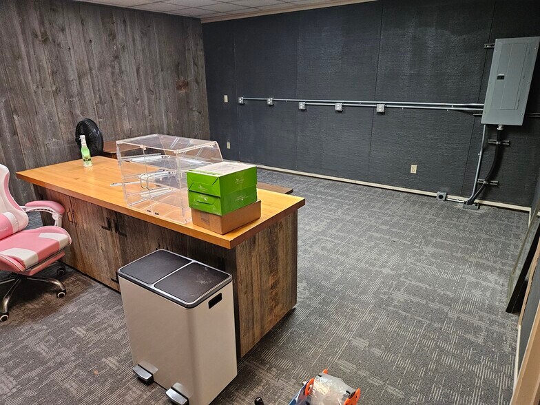 More Photos Of 136 Center St, Old Town Office For Sale