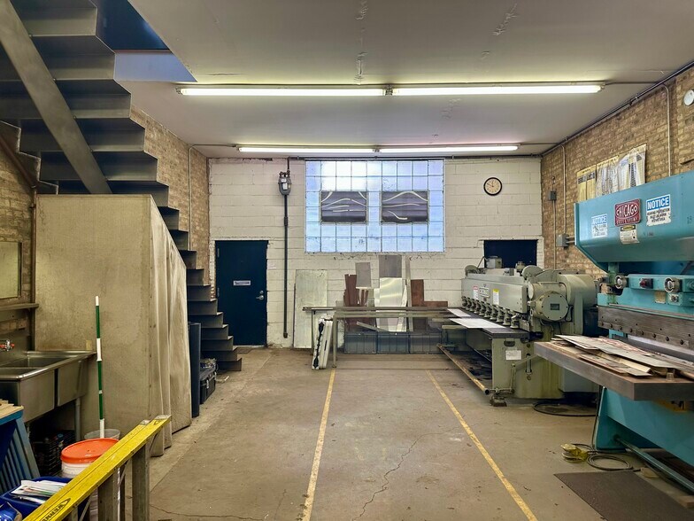 More Photos Of 1906 N Milwaukee Ave, Chicago Service Station For Sale